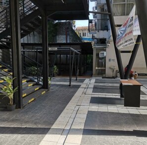 Terrace/patio - The Jarrdin Apartment by Berdikari Group (Bandung)