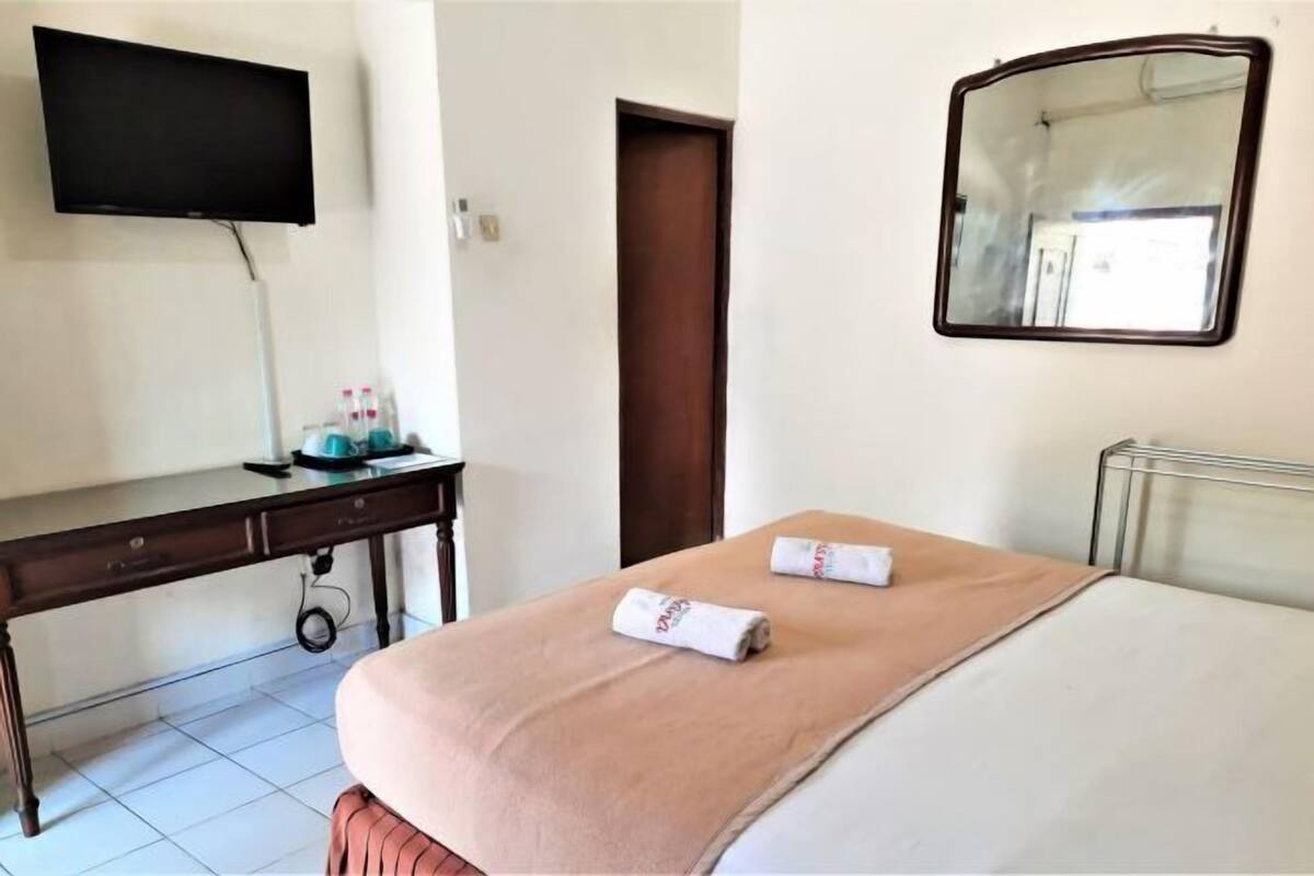 Desk, free WiFi, bed sheets
