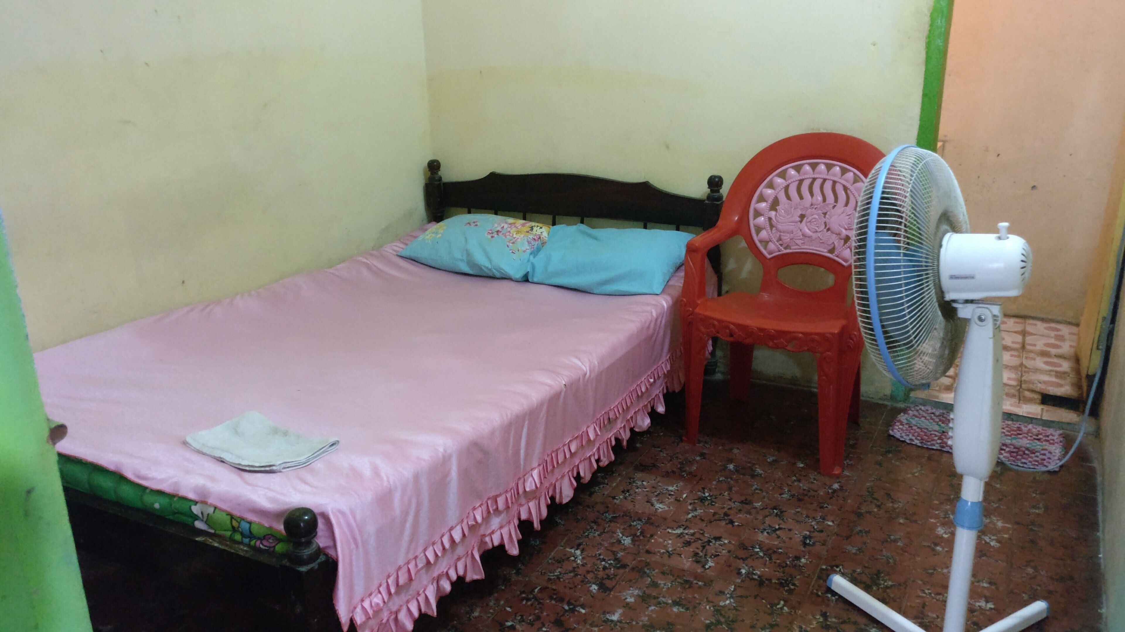 Desk, bed sheets