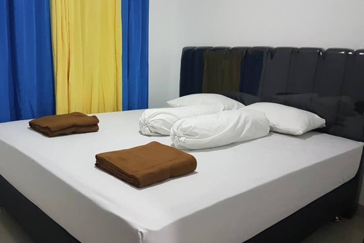 In-room safe, desk, iron/ironing board, free WiFi