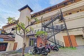 Free self parking - Guest House Simalem (Kuta)