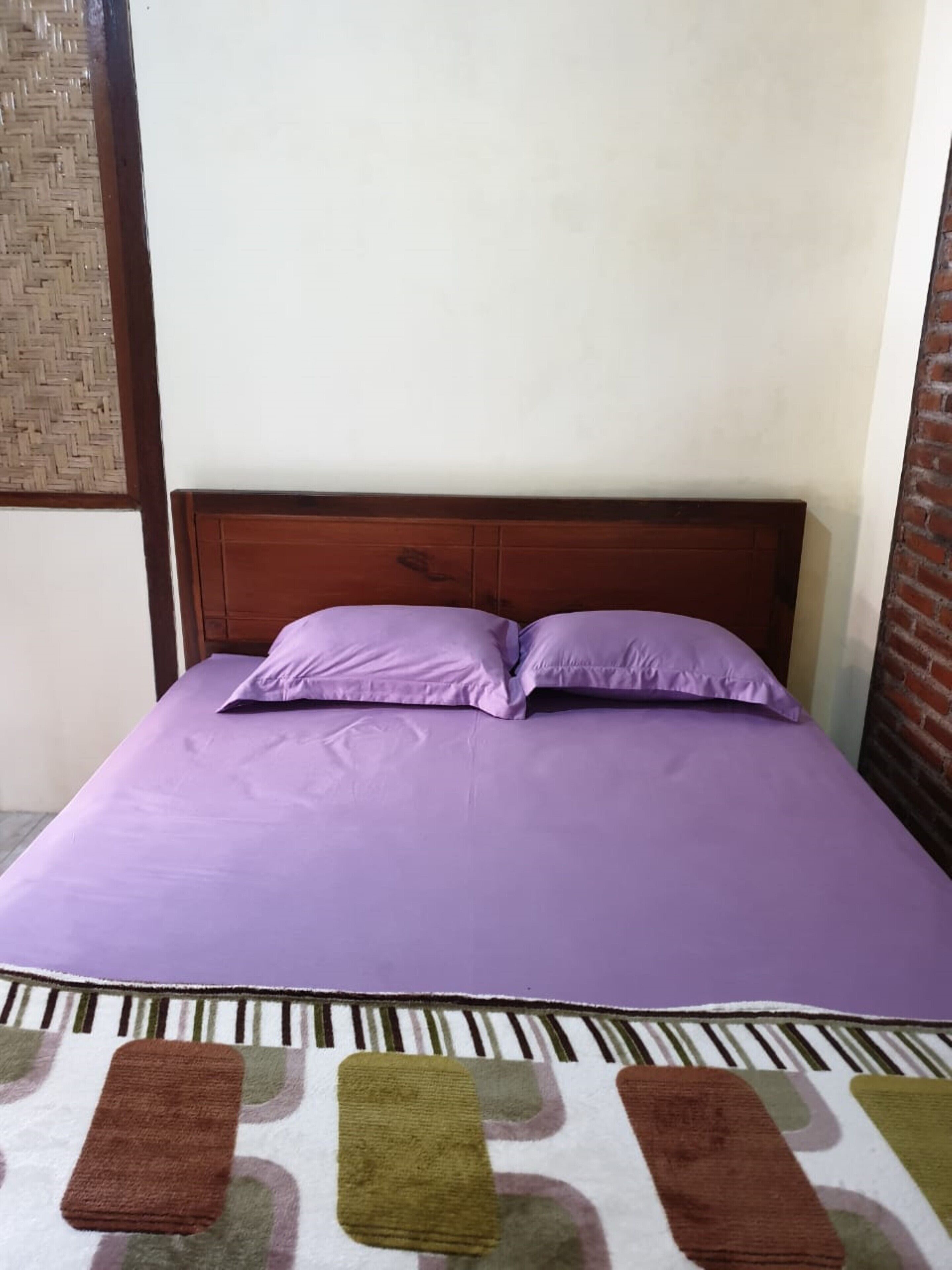 Economy kamer | Een bureau, gratis wifi, beddengoed