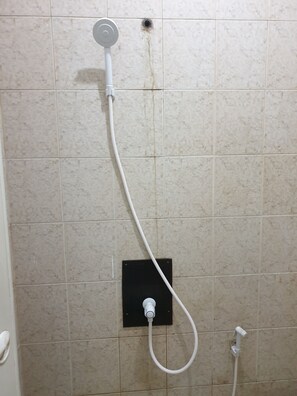 Bathroom - Residence Mudham 75 (Jakarta)