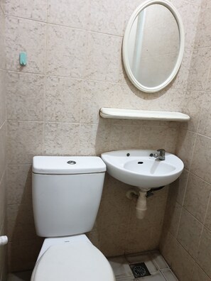 Standard Room | Bathroom - Residence Mudham 75 (Jakarta)