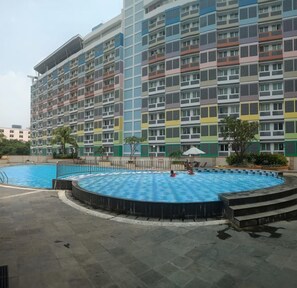 Kolam renang outdoor