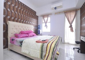 Studio | Desk - Sopian Apartemen Margonda Residence 2 (Depok)