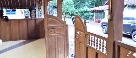 Pintu masuk interior