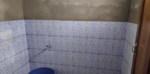 Shower, towels - Homestay Hana (Mangunan)