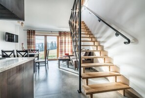 32-inch flat-screen TV with digital channels, LCD TV, pay films