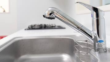 Casa (Dreams of Stars House) | Cozinha americana privada | Geladeira, micro-ondas, cooktop, talheres/pratos/utensílios de cozinha