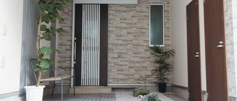 Entrée de l’hébergement