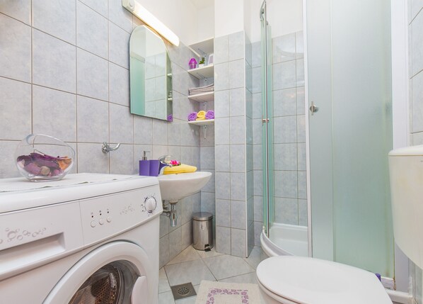 Bathroom - Inat (Dubrovnik)