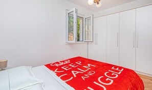 Double Room (Red room) | Free WiFi, bed sheets - Inat (Dubrovnik)