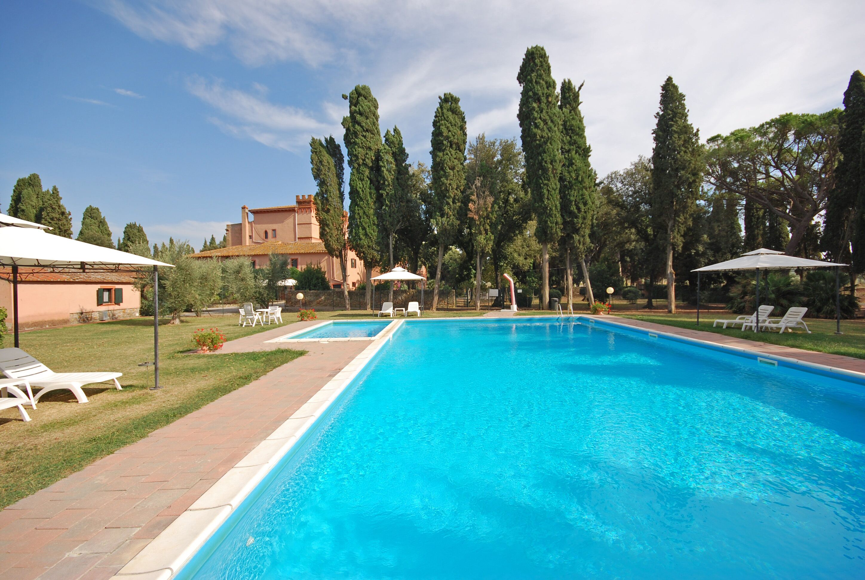 Seasonal outdoor pool, pool umbrellas