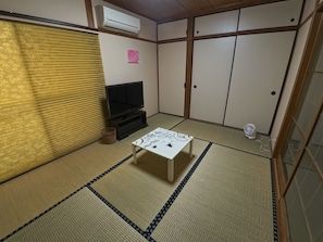 Bonnart Ume | Desk, WiFi (free), individually decorated, individually furnished - Lumiere De Bonnart (Okayama)