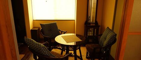 Appartement (Bonnart Ume) | Repas dans la chambre