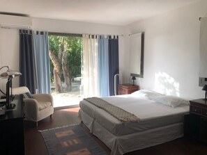 5 Schlafzimmer, Schreibtisch, Bügeleisen/Bügelbrett, kostenloses WLAN