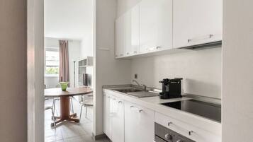 Réfrigérateur, micro-ondes, four, lave-vaisselle