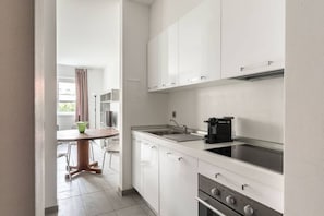 Refrigerador, microondas, horno, lavavajillas