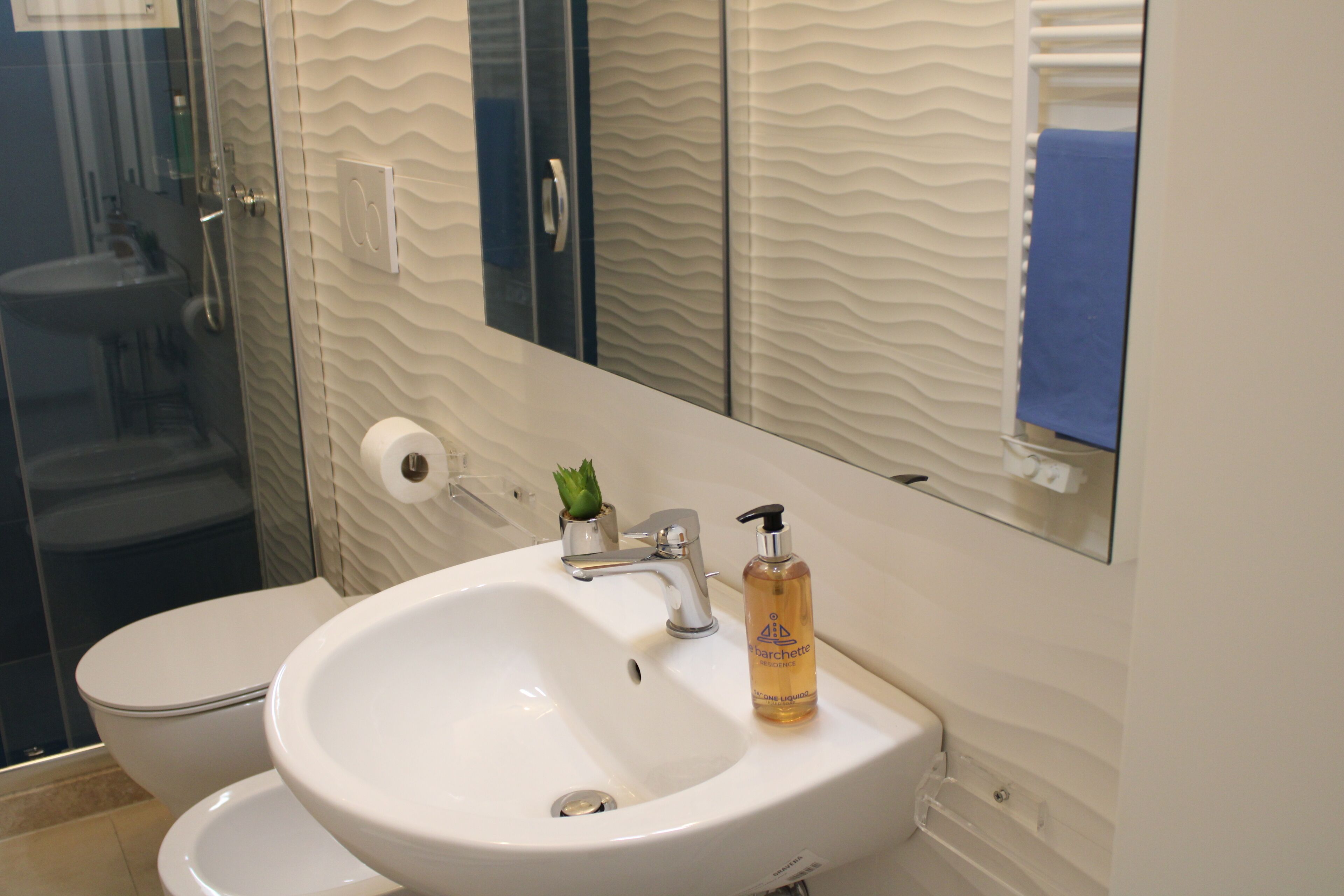 Doccia, asciugacapelli, bidet, asciugamani