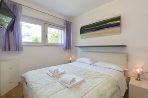 2 bedrooms, iron/ironing board, free WiFi, bed sheets - Gracious one-bedroom apartment 150 meters from Parco Ciani -IL PARCO (Lugano)