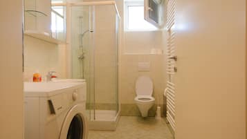 Apartment | Bathroom | Shower, towels, soap, toilet paper