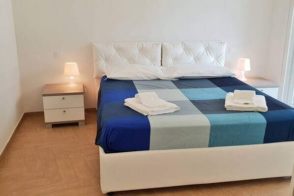 2 bedrooms, iron/ironing board, WiFi, bed sheets