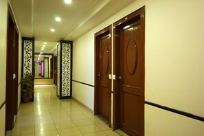 Lobby - Hotel Sadbhav (Ahmedabad)