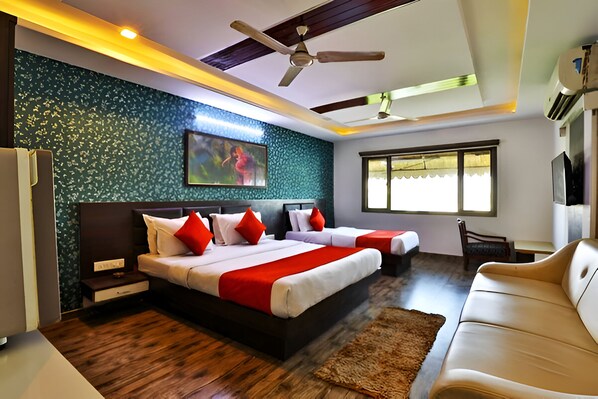 Family Room | Desk, laptop workspace, free WiFi - Hotel Sadbhav (Ahmedabad)