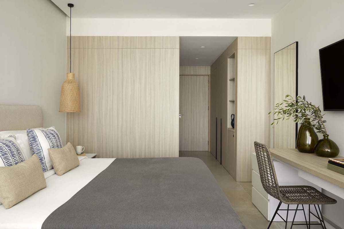 1 bedroom, in-room safe, desk, soundproofing