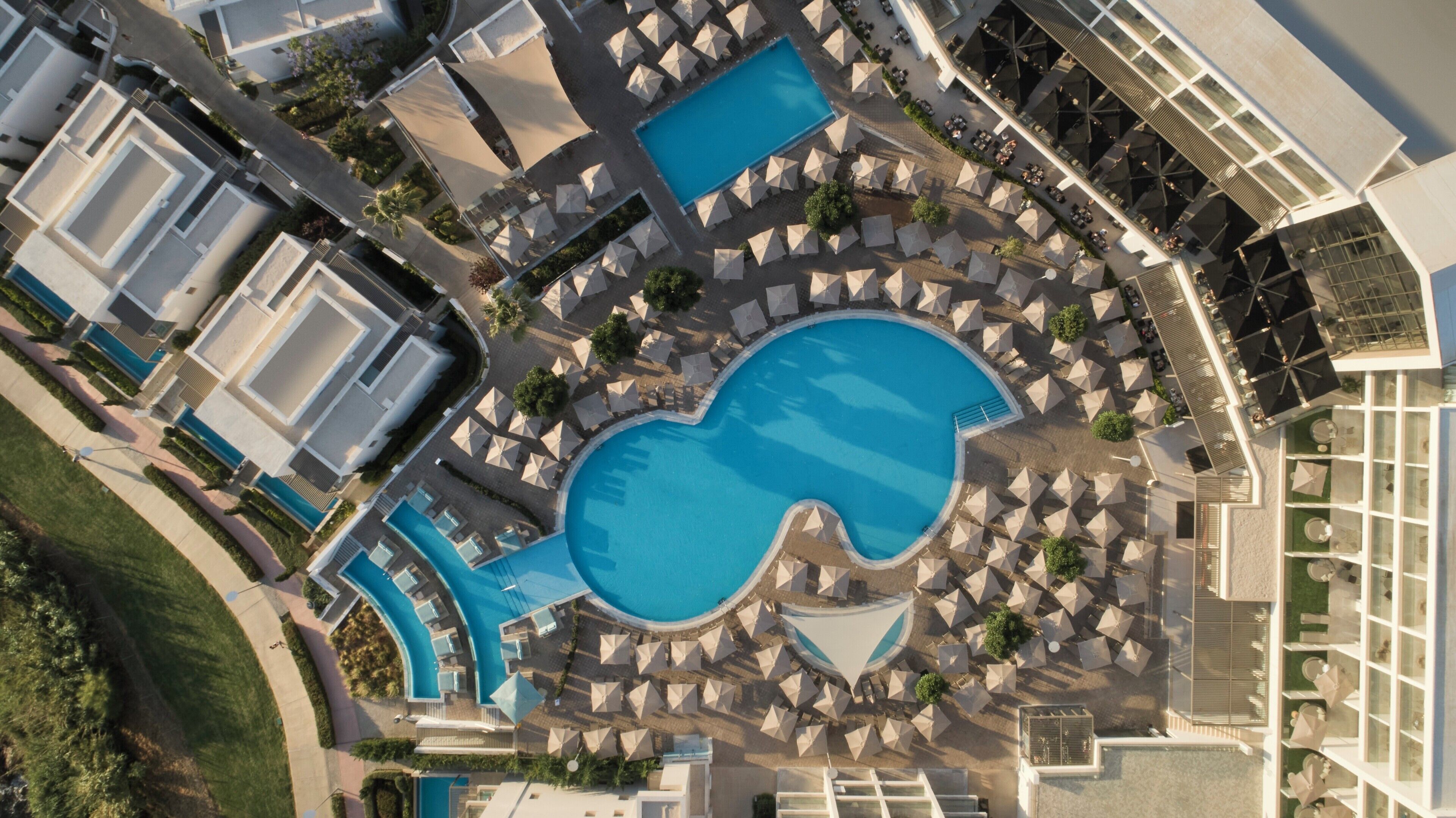 Seasonal outdoor pool, pool umbrellas, sun loungers