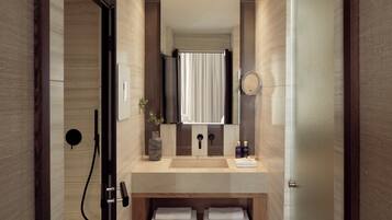 Mare Suite Inland View | Bathroom | Free toiletries, hair dryer, towels, toilet paper