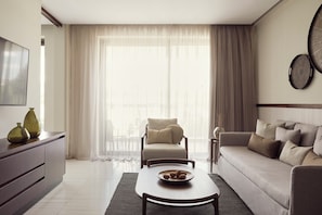 Mare Suite Inland View | In-room safe, desk, soundproofing, WiFi (free) - Mare Paphos (Kissonerga)