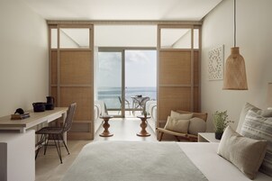 家庭房, 海景 (Sliding Door) | 客房内保险箱、办公桌、隔音、免费 WiFi