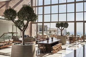 4 间酒吧/酒廊、池畔酒吧