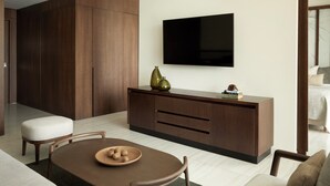 Mare Suite Pool View | In-room safe, desk, soundproofing, WiFi (free) - Mare Paphos (Kissonerga)