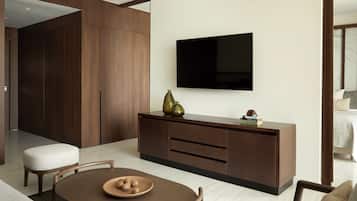 Mare Suite Pool View | In-room safe, desk, soundproofing, WiFi (free)