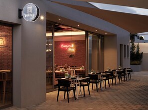 3 restaurants; breakfast, lunch and dinner served  - Mare Paphos (Kissonerga)