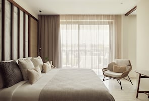 Luxury Suite Inland View | Een kluis op de kamer, een bureau, geluiddichte muren, gratis wifi
