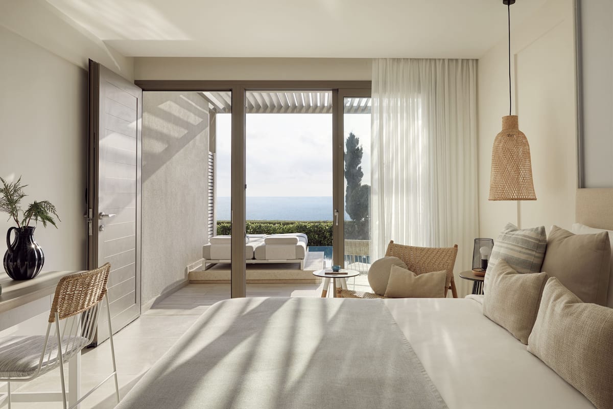 One Bedroom Suite Swim Up Sea View | 1 bedroom, in-room safe, desk, soundproofing