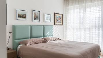 3 camere, una scrivania, ferro/asse da stiro, Wi-Fi gratuito