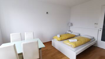 Studio | Desk, free WiFi, bed sheets