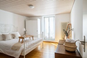 2 chambres, fer et planche à repasser, accès au Wi-Fi (inclus)