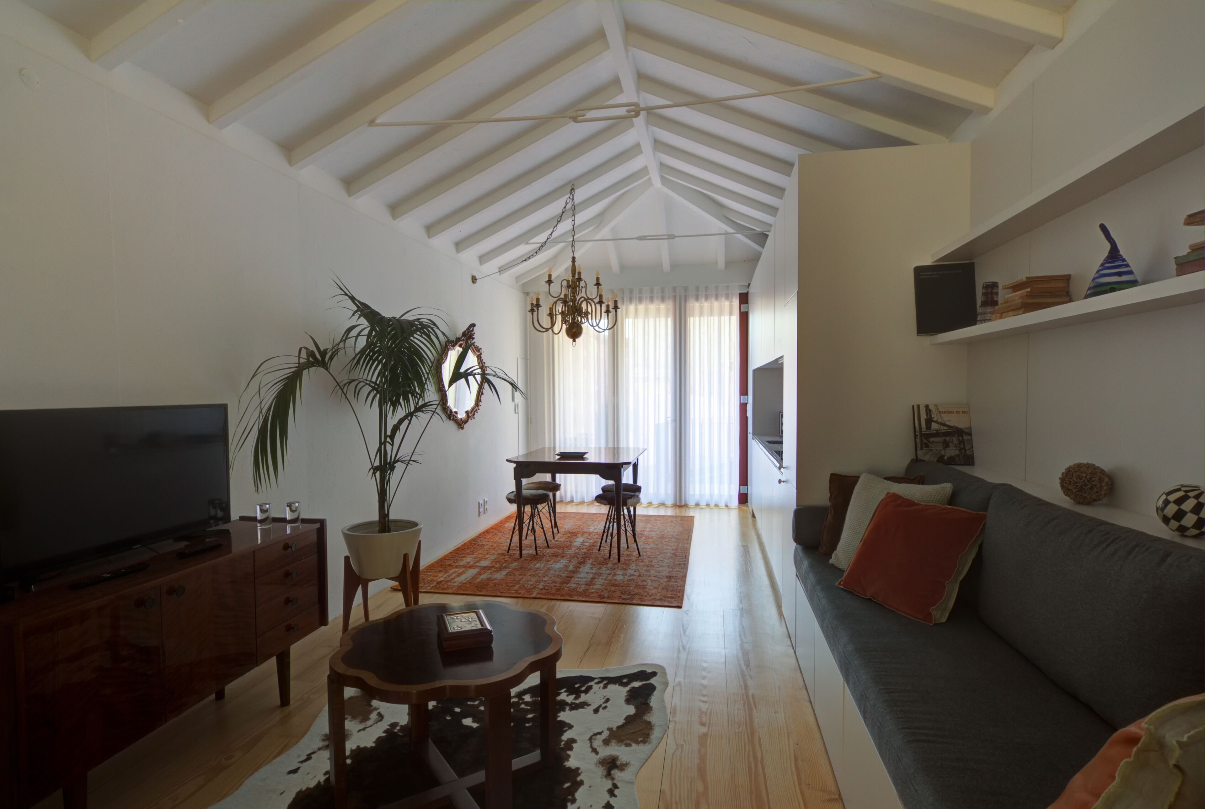 Appartement, 1 chambre, non-fumeurs (2) | Salle de séjour | TV connectée de 42 pouces avec chaînes par câble, télévision