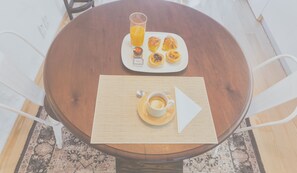 Apartment, 1 Bedroom, Non Smoking (1) | In-room dining - Porto Emotions - Caldeireiros (Porto)