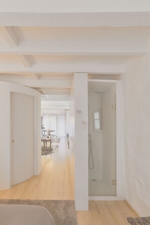 Apartment, 1 Bedroom, Non Smoking (1) | 1 bedroom, iron/ironing board, free cots/infant beds, free WiFi - Porto Emotions - Caldeireiros (Porto)