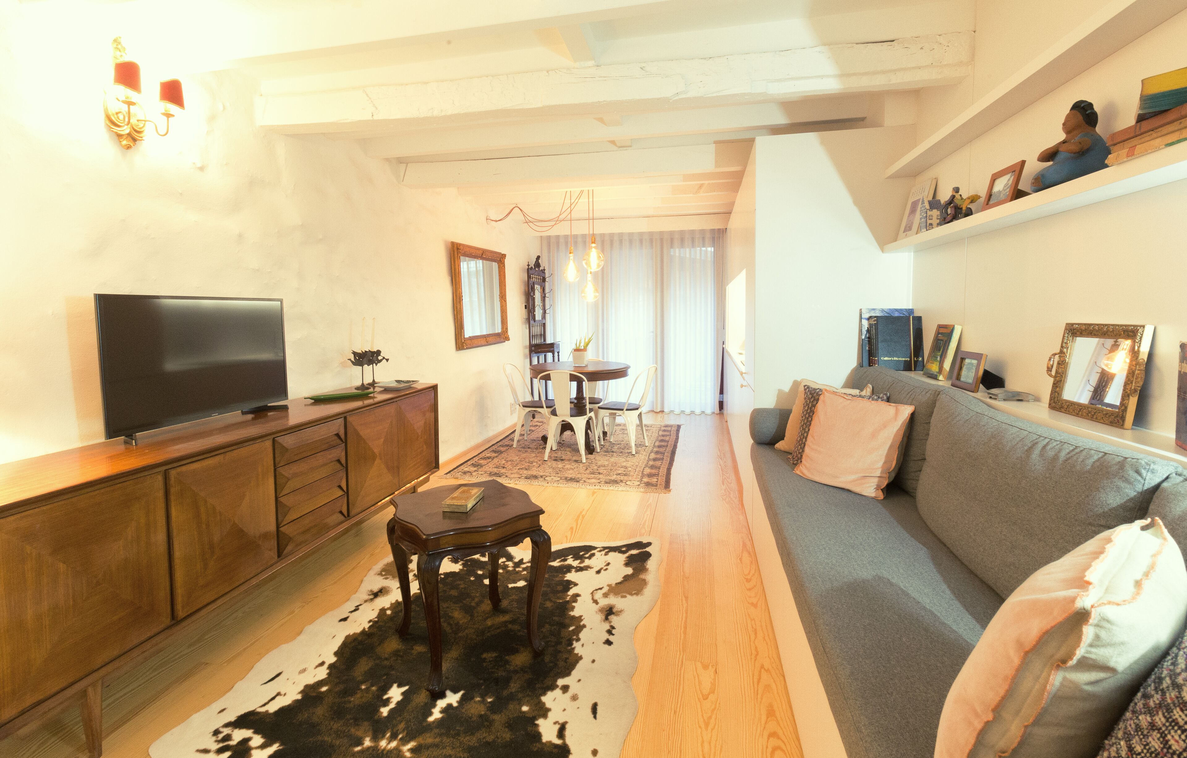 Appartement, 1 chambre, non-fumeurs (1) | Coin séjour | TV connectée de 42 pouces avec chaînes par câble, télévision