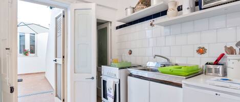 Apartment, 1 Bedroom | Private kitchen