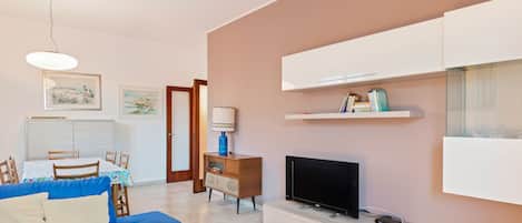 Apartment, 3 Bedrooms | Living area