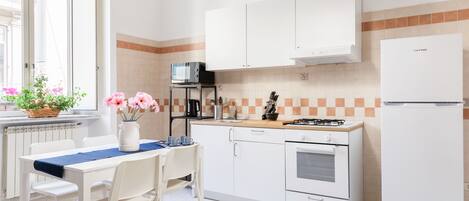 Apartment, 2 Bedrooms | In-room dining